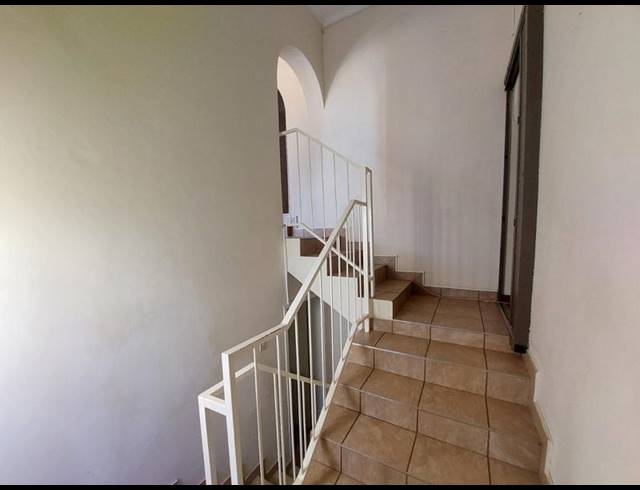 5 BEDROOM HOUSE FOR SALE IN MAGALIESKRUIN